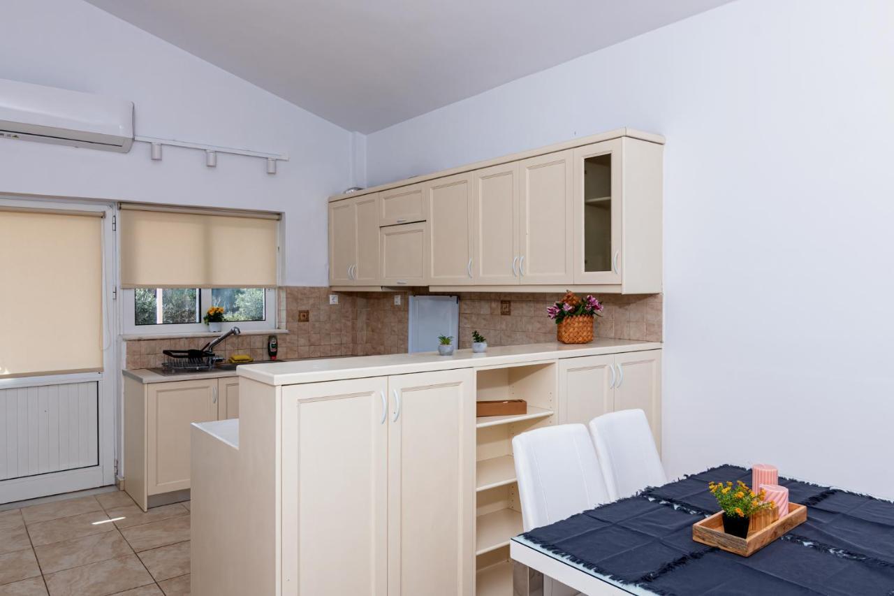 Bona'S Guest House Agia  المظهر الخارجي الصورة